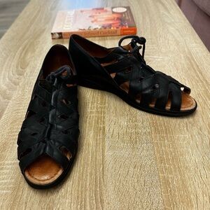 BeautiFeel black leather gladiator sandals
